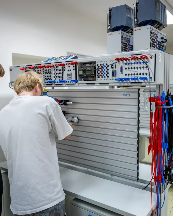 Strojírenská výroba - VOŠ, SPŠ automobilní a technická