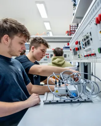 VOŠ, SPŠ automobilní a technická - VOŠ, SPŠ automobilní a technická