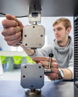 Strojírenská výroba - VOŠ, SPŠ automobilní a technická