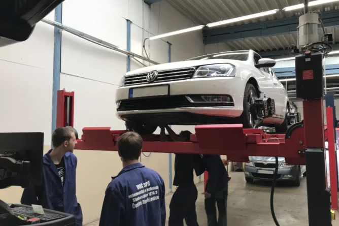 Autoservis - VOŠ, SPŠ automobilní a technická