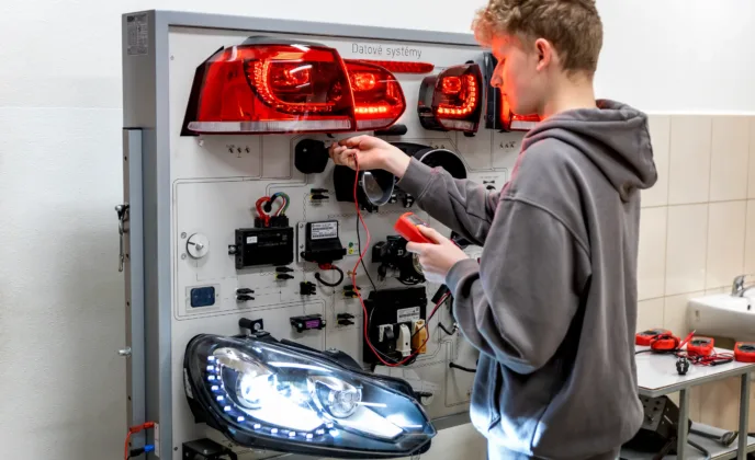 Autotronik - VOŠ, SPŠ automobilní a technická