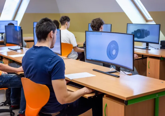 Ukončování studia - VOŠ obory - VOŠ, SPŠ automobilní a technická