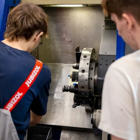 Strojní mechanik - zámečník - VOŠ, SPŠ automobilní a technická