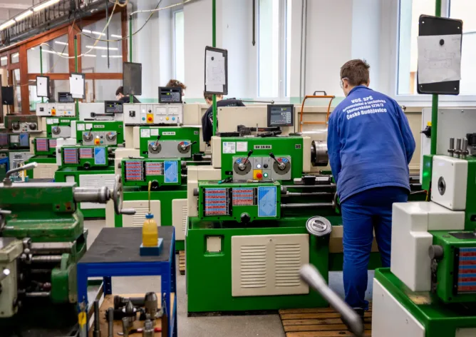 Strojní dílny - VOŠ, SPŠ automobilní a technická