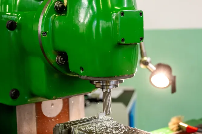 Strojní dílny - VOŠ, SPŠ automobilní a technická