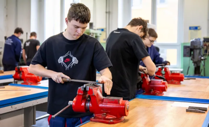 Strojní mechanik - zámečník - VOŠ, SPŠ automobilní a technická