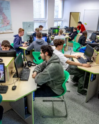 Autolakýrník - VOŠ, SPŠ automobilní a technická