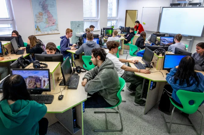 Ze školy - VOŠ, SPŠ automobilní a technická