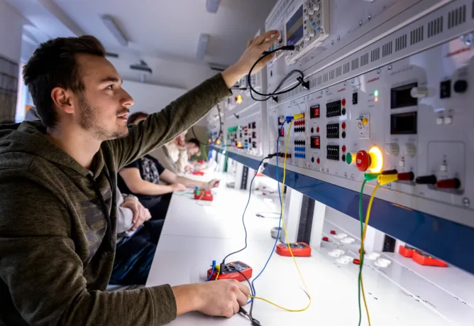 Mechatronik - VOŠ, SPŠ automobilní a technická