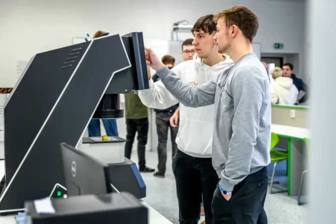 Nástavbové studium - VOŠ, SPŠ automobilní a technická