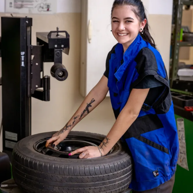 Pneuservis - VOŠ, SPŠ automobilní a technická