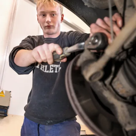 VOŠ, SPŠ automobilní a technická - VOŠ, SPŠ automobilní a technická