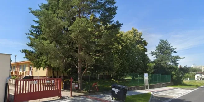 Budovy školy - VOŠ, SPŠ automobilní a technická