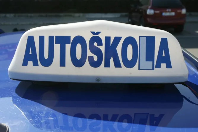 Autoškola - VOŠ, SPŠ automobilní a technická