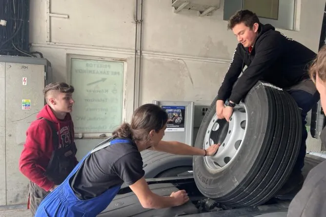 Pneuservis - VOŠ, SPŠ automobilní a technická