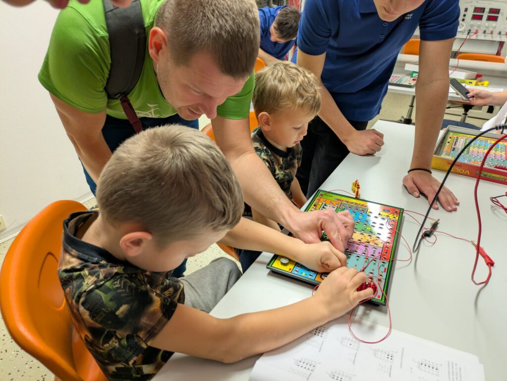 Odpoledne s technikou - VOŠ, SPŠ automobilní a technická