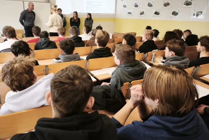 VOŠ, SPŠ automobilní a technická - VOŠ, SPŠ automobilní a technická