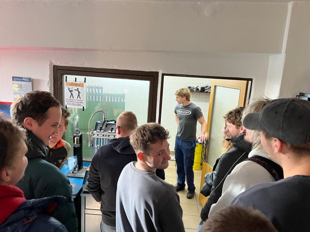 Studenti VOŠ se podívali do praxe - VOŠ, SPŠ automobilní a technická