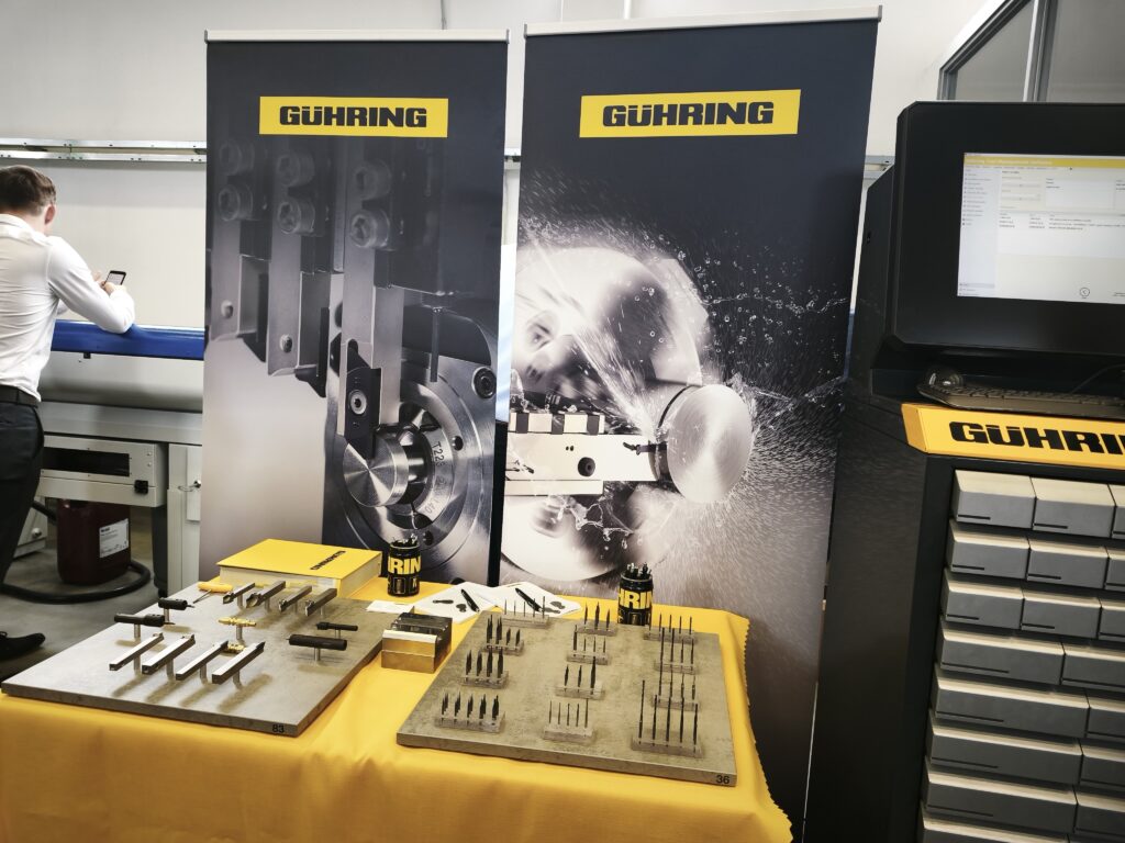 Spolupráce škol a firem v praxi - VOŠ, SPŠ automobilní a technická