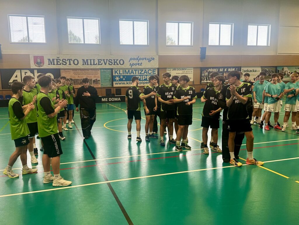 Krajské kolo florbalového turnaje - VOŠ, SPŠ automobilní a technická