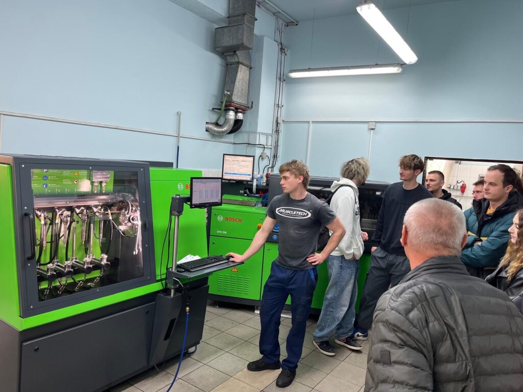 Studenti VOŠ se podívali do praxe - VOŠ, SPŠ automobilní a technická