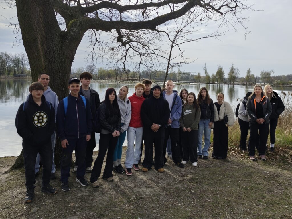 VL1 vyrazila k Vrbenským rybníkům - VOŠ, SPŠ automobilní a technická