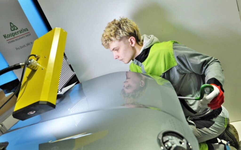 Autoopravář Junior 2026: zlato pro Karosáře a dominance v Automechanikovi - VOŠ, SPŠ automobilní a technická