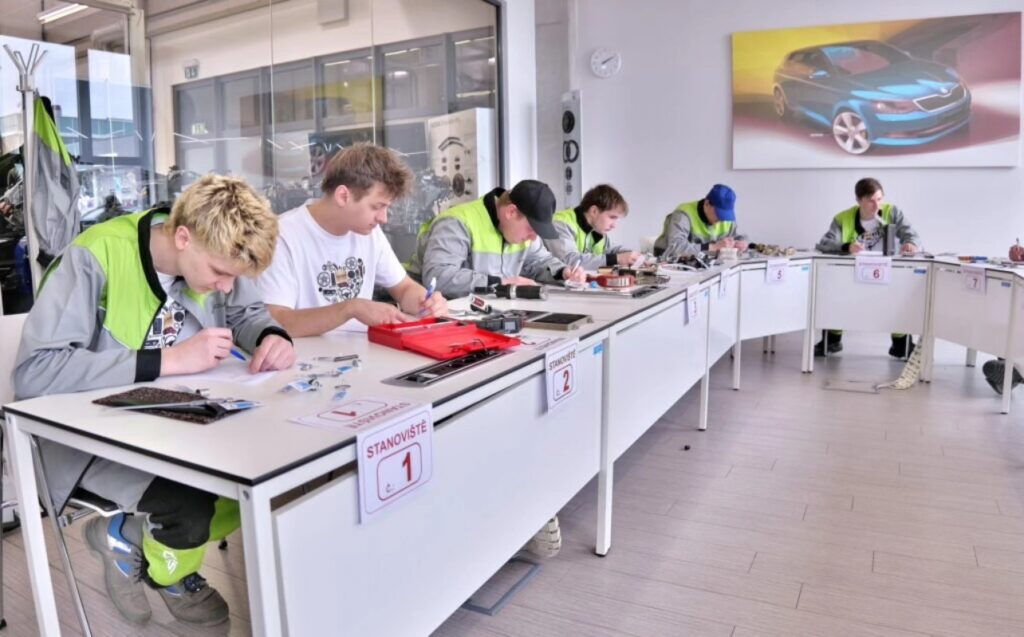 Autoopravář Junior 2026: zlato pro Karosáře a dominance v Automechanikovi - VOŠ, SPŠ automobilní a technická