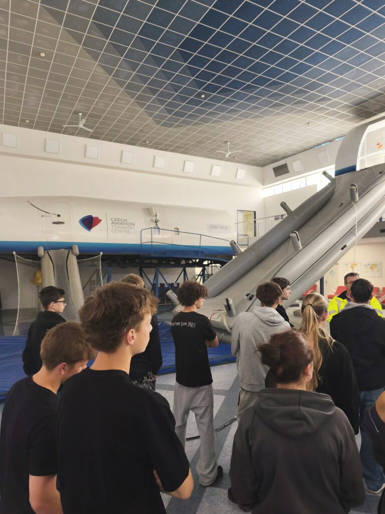 D2b na Letišti Václava Havla - VOŠ, SPŠ automobilní a technická