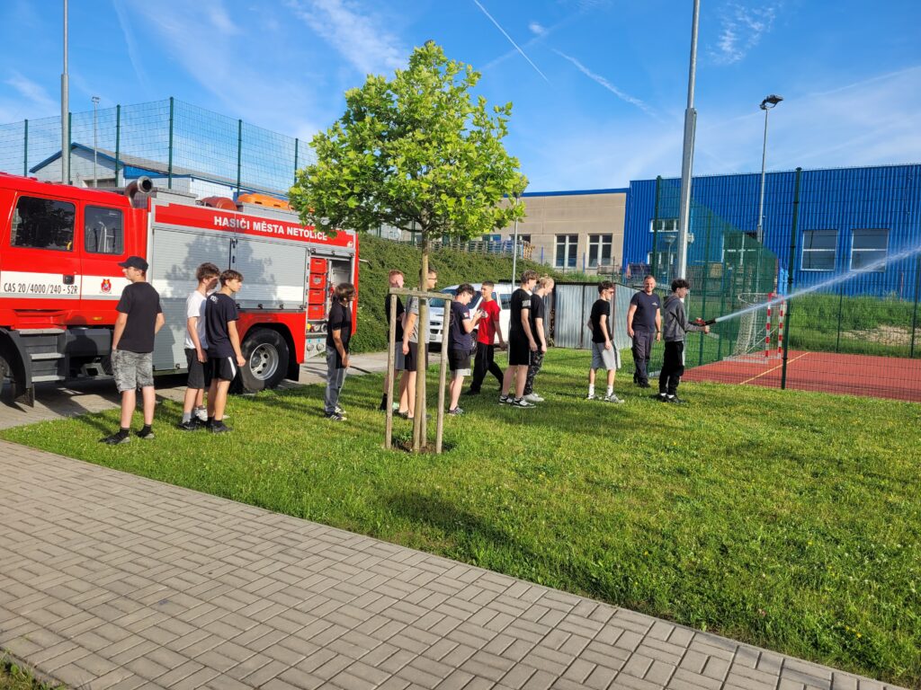 Hasičská technika z Netolic - VOŠ, SPŠ automobilní a technická